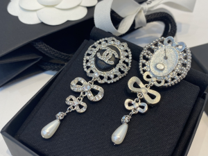 Essenceofluxury Womens Jewelry Chanel Crystals CC Bowknot Earrings A39PP180 AA192612