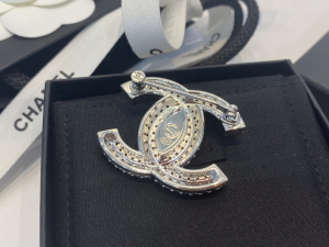 Essenceofluxury Womens Jewelry Chanel Crystals CC Brooch A39PP180 AA192616