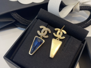 Essenceofluxury Womens Jewelry Chanel Crystals CC Pearls Earrings A39PP180 AA192614