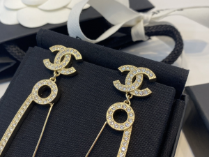 Essenceofluxury Womens Jewelry Chanel Crystals CC Pin Earrings A39PP180 AA192611