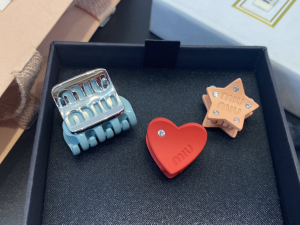 Essenceofluxury Womens Jewelry Miu Miu Multicolor Set of Three Hair Clips A39PP180 AA192618