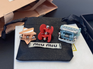Essenceofluxury Womens Jewelry Miu Miu Multicolor Set of Three Hair Clips A39PP180 AA192618