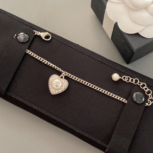 Essenceofluxury Womens Jewelry Chanel CC Crystals Heart Chain Bracelet A152PP180 AA192747