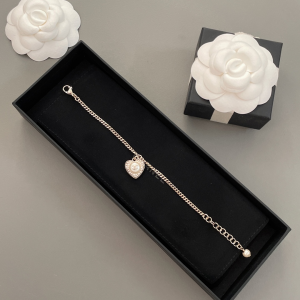 Essenceofluxury Womens Jewelry Chanel CC Crystals Heart Chain Bracelet A152PP180 AA192747