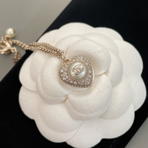 Essenceofluxury Womens Jewelry Chanel CC Crystals Heart Chain Bracelet A152PP180 AA192747