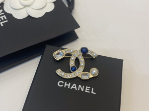 Essenceofluxury Womens Jewelry Chanel Crystals CC Logo Brooch A39PP180 AA192818