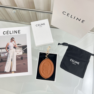 Replica Free Gift Celine Purse with Hook Cuir Triomphe Tan Calfskin A62PP110 AA193059