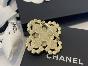Replica Womens Jewelry Chanel Crystals CC Logo Brooch A39PP180 AA193037