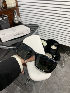 Burberry Eyewear Sunglasses Be4336 Black 