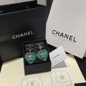 Essenceofluxury Womens Jewelry Chanel CC Logo Green Heart Earrings A173PP180 AA193186