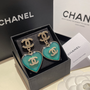 Essenceofluxury Womens Jewelry Chanel CC Logo Green Heart Earrings A173PP180 AA193186