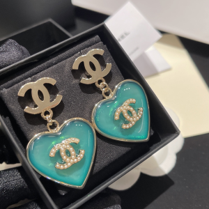 Essenceofluxury Womens Jewelry Chanel CC Logo Green Heart Earrings A173PP180 AA193186