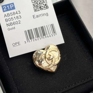 Replica Womens Jewelry Chanel Gold Lock Heart Brooch A62PP180 AA193365