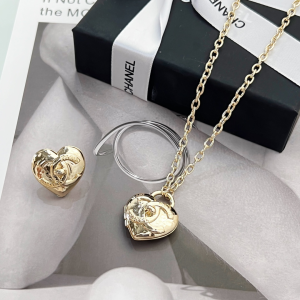 Replica Womens Jewelry Chanel Gold Lock Heart Chain Necklace A62PP180 AA193364