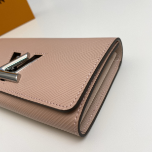 Essenceofluxury Womens Wallet Louis Vuitton Twist Wallet with LV Twist Lock in Pink Epi Leather M80690 19x10x2CM A117PP480 AA193684 Essenceofluxury Womens Wallet Louis Vuitton Twist Wallet with LV Twist Lock in Pink Epi Leather M80690 19x10x2CM A117PP480 AA193684