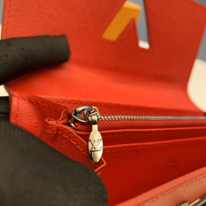 Essenceofluxury Womens Wallet Louis Vuitton Twist Wallet with LV Twist Lock in Red Epi Leather M80690 19x10x2CM A117PP480 AA193683 Essenceofluxury Womens Wallet Louis Vuitton Twist Wallet with LV Twist Lock in Red Epi Leather M80690 19x10x2CM A117PP480 AA193683