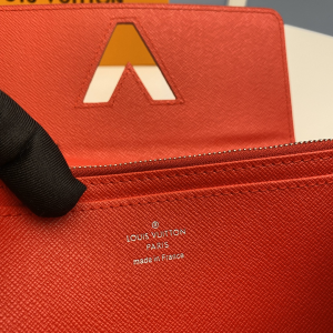 Essenceofluxury Womens Wallet Louis Vuitton Twist Wallet with LV Twist Lock in Red Epi Leather M80690 19x10x2CM A117PP480 AA193683 Essenceofluxury Womens Wallet Louis Vuitton Twist Wallet with LV Twist Lock in Red Epi Leather M80690 19x10x2CM A117PP480 AA193683