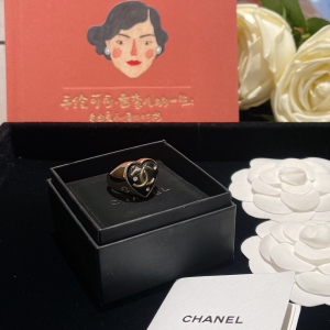 Essenceofluxury Womens Jewelry Chanel CC Logo Heart Rings Black A173PP180 AA193781