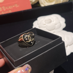 Essenceofluxury Womens Jewelry Chanel CC Logo Heart Rings Black A173PP180 AA193781