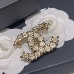 Essenceofluxury Womens Jewelry Chanel Studded Diamonds CC Logo Brooch A173PP180 AA193782