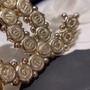 Essenceofluxury Womens Jewelry Chanel Studded Diamonds CC Logo Brooch A173PP180 AA193782