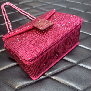 Essenceofluxury Womens Handbags Valentino Small One Maxi Stud Chain Shoulder Bag with Allover Swarovski Crystals in Pink 19x14x11CM A204PP1280 AA193839 Essenceofluxury Womens Handbags Valentino Small One Maxi Stud Chain Shoulder Bag with Allover Swarovski Crystals in Pink 19x14x11CM A204PP1280 AA193839