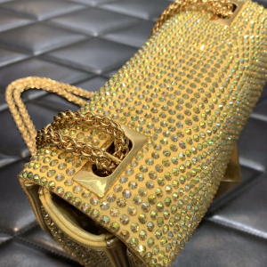Essenceofluxury Womens Handbags Valentino Small One Maxi Stud Chain Shoulder Bag with Allover Swarovski Crystals in Yellow 19x14x11CM A204PP1280 AA193840 Essenceofluxury Womens Handbags Valentino Small One Maxi Stud Chain Shoulder Bag with Allover Swarovski Crystals in Yellow 19x14x11CM A204PP1280 AA193840