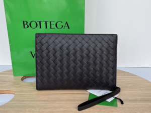 Essenceofluxury Mens Handbags Bottega Veneta Classic Intrecciato Small Leather Document Case in Black 27x20x2CM A103PP1180 AA193917 Essenceofluxury Mens Handbags Bottega Veneta Classic Intrecciato Small Leather Document Case in Black 27x20x2CM A103PP1180 AA193917