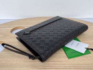 Essenceofluxury Mens Handbags Bottega Veneta Classic Intrecciato Small Leather Document Case in Black 27x20x2CM A103PP1180 AA193917 Essenceofluxury Mens Handbags Bottega Veneta Classic Intrecciato Small Leather Document Case in Black 27x20x2CM A103PP1180 AA193917