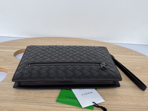 Essenceofluxury Mens Handbags Bottega Veneta Classic Intrecciato Small Leather Document Case in Black 27x20x2CM A103PP1180 AA193917 Essenceofluxury Mens Handbags Bottega Veneta Classic Intrecciato Small Leather Document Case in Black 27x20x2CM A103PP1180 AA193917