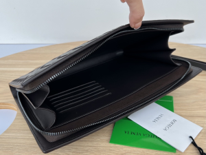 Essenceofluxury Mens Handbags Bottega Veneta Classic Intrecciato Small Leather Document Case in Black 27x20x2CM A103PP1180 AA193917 Essenceofluxury Mens Handbags Bottega Veneta Classic Intrecciato Small Leather Document Case in Black 27x20x2CM A103PP1180 AA193917