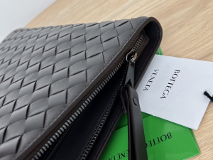 Essenceofluxury Mens Handbags Bottega Veneta Classic Intrecciato Small Leather Document Case in Black 27x20x2CM A103PP1180 AA193917 Essenceofluxury Mens Handbags Bottega Veneta Classic Intrecciato Small Leather Document Case in Black 27x20x2CM A103PP1180 AA193917