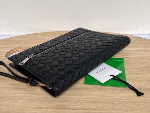 Essenceofluxury Mens Handbags Bottega Veneta Classic Intrecciato Small Leather Document Case in Black 27x20x2CM A103PP1180 AA193919 Essenceofluxury Mens Handbags Bottega Veneta Classic Intrecciato Small Leather Document Case in Black 27x20x2CM A103PP1180 AA193919