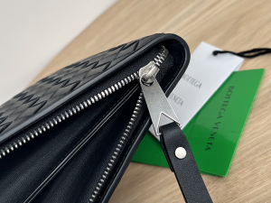 Essenceofluxury Mens Handbags Bottega Veneta Classic Intrecciato Small Leather Document Case in Black 27x20x2CM A103PP1180 AA193919 Essenceofluxury Mens Handbags Bottega Veneta Classic Intrecciato Small Leather Document Case in Black 27x20x2CM A103PP1180 AA193919