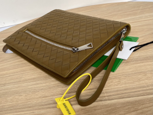 Essenceofluxury Mens Handbags Bottega Veneta Classic Intrecciato Small Leather Document Case in Brown 27x20x2CM A103PP1180 AA193920 Essenceofluxury Mens Handbags Bottega Veneta Classic Intrecciato Small Leather Document Case in Brown 27x20x2CM A103PP1180 AA193920