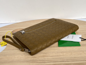 Essenceofluxury Mens Handbags Bottega Veneta Classic Intrecciato Small Leather Document Case in Brown 27x20x2CM A103PP1180 AA193920 Essenceofluxury Mens Handbags Bottega Veneta Classic Intrecciato Small Leather Document Case in Brown 27x20x2CM A103PP1180 AA193920