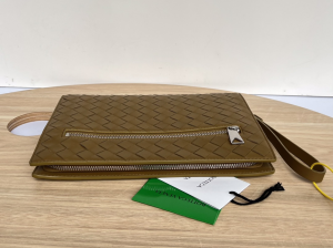 Essenceofluxury Mens Handbags Bottega Veneta Classic Intrecciato Small Leather Document Case in Brown 27x20x2CM A103PP1180 AA193920 Essenceofluxury Mens Handbags Bottega Veneta Classic Intrecciato Small Leather Document Case in Brown 27x20x2CM A103PP1180 AA193920