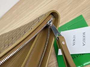 Essenceofluxury Mens Handbags Bottega Veneta Classic Intrecciato Small Leather Document Case in Brown 27x20x2CM A103PP1180 AA193920 Essenceofluxury Mens Handbags Bottega Veneta Classic Intrecciato Small Leather Document Case in Brown 27x20x2CM A103PP1180 AA193920