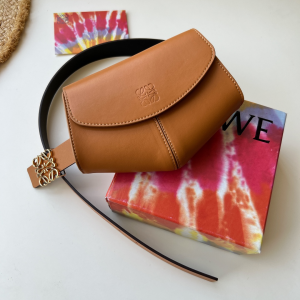 Essenceofluxury Womens Belts Loewe Leather Anagram Belt with Pouch in Brown A175PP480 AA194097