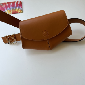 Essenceofluxury Womens Belts Loewe Leather Anagram Belt with Pouch in Brown A175PP480 AA194097