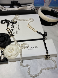 Essenceofluxury Womens Jewelry Chanel Black and White Pearls Necklaces A173PP280 AA194096
