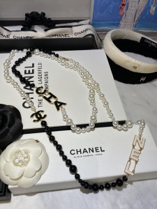 Essenceofluxury Womens Jewelry Chanel Black and White Pearls Necklaces A173PP280 AA194096