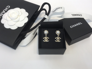 Essenceofluxury Womens Jewelry Chanel CC Logo Earrings A39PP180 AA194231