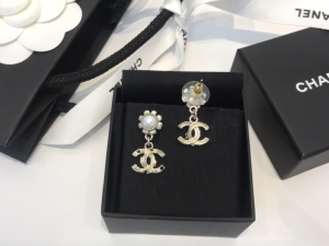 Essenceofluxury Womens Jewelry Chanel CC Logo Earrings A39PP180 AA194231