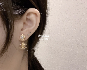 Essenceofluxury Womens Jewelry Chanel CC Logo Earrings A39PP180 AA194232