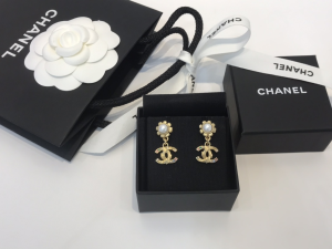 Essenceofluxury Womens Jewelry Chanel CC Logo Earrings A39PP180 AA194232