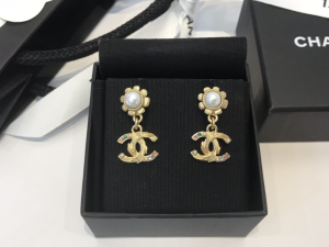 Essenceofluxury Womens Jewelry Chanel CC Logo Earrings A39PP180 AA194232
