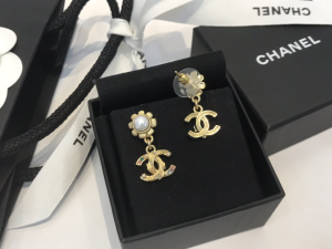 Essenceofluxury Womens Jewelry Chanel CC Logo Earrings A39PP180 AA194232