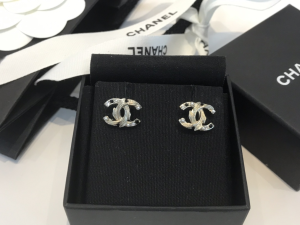 Essenceofluxury Womens Jewelry Chanel CC Logo Earrings A39PP180 AA194233