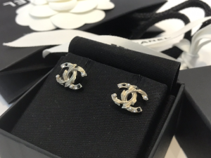 Essenceofluxury Womens Jewelry Chanel CC Logo Earrings A39PP180 AA194233